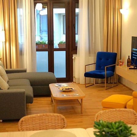 Spacious 3Br, 2Bt With 5 Balconies Bukares Bagian luar foto