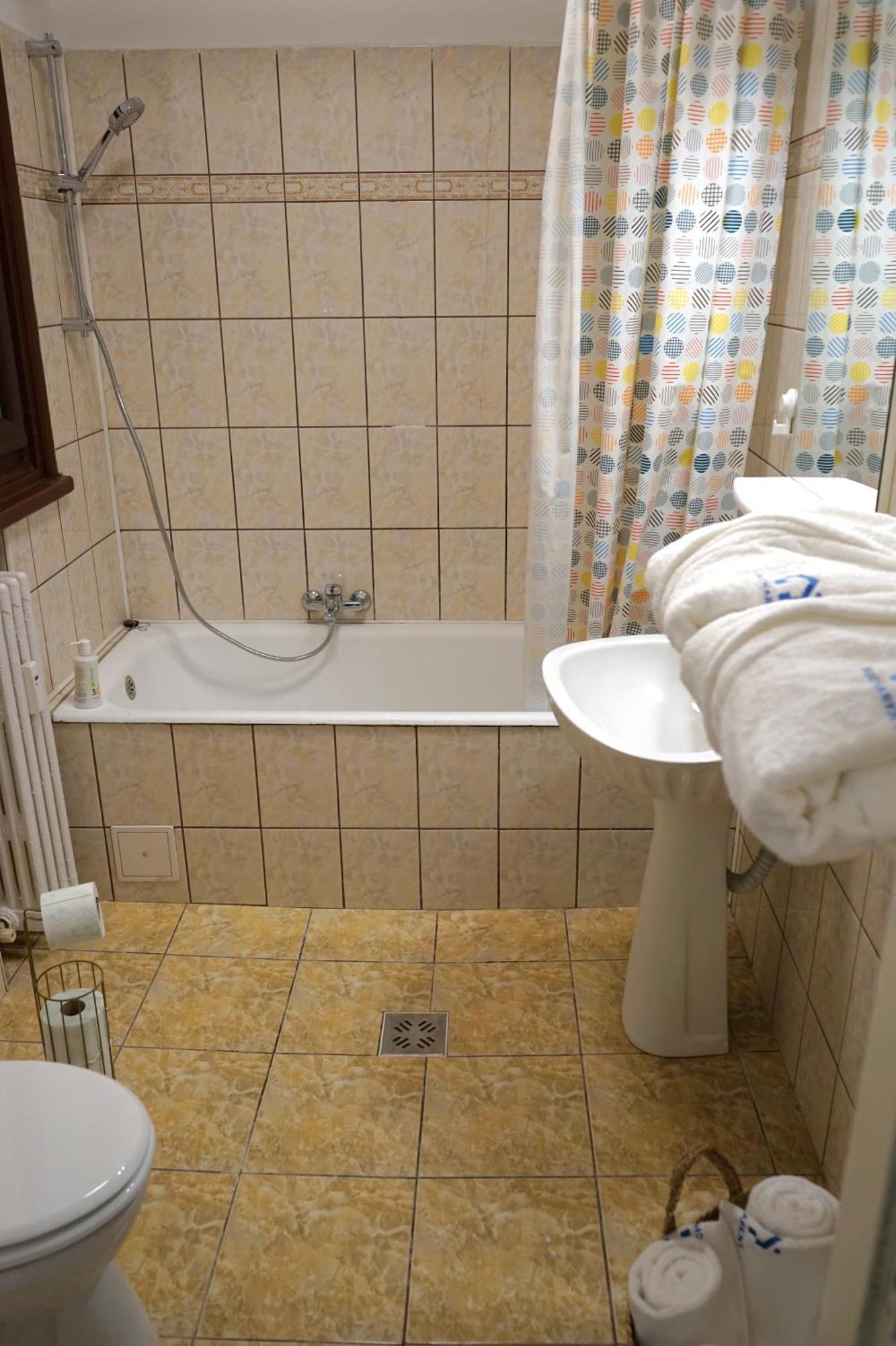 Spacious 3Br, 2Bt With 5 Balconies Bukares Bagian luar foto