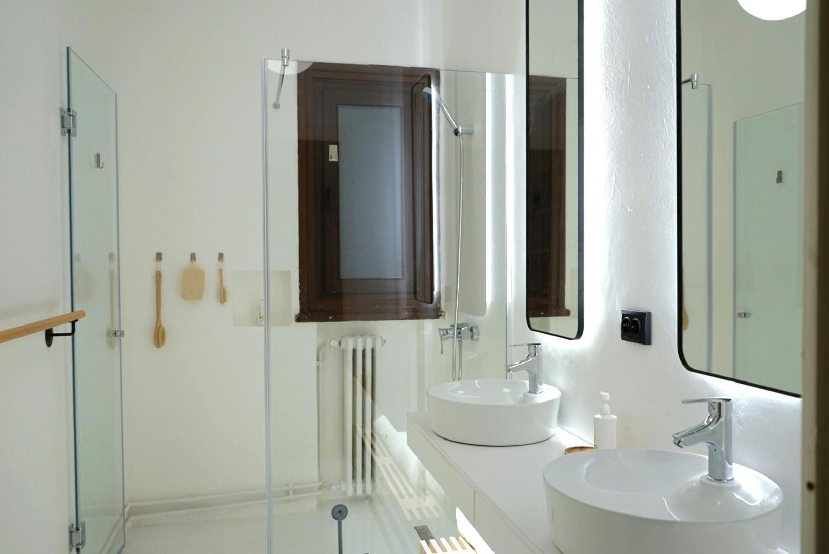Spacious 3Br, 2Bt With 5 Balconies Bukares Bagian luar foto